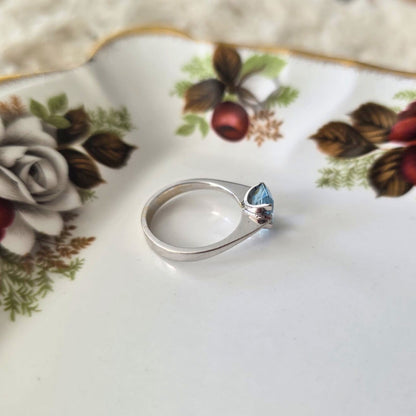 Vintage 14k white gold ring with aquamarine