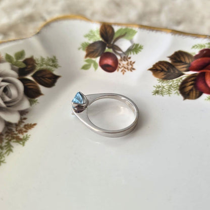Vintage 14k white gold ring with aquamarine