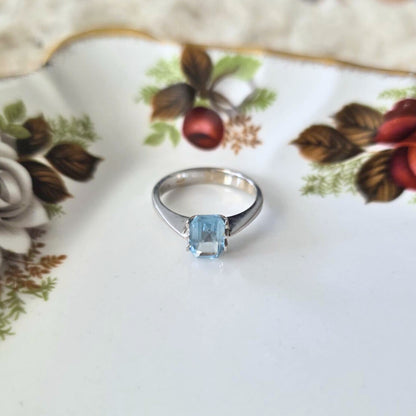 Vintage 14k white gold ring with aquamarine