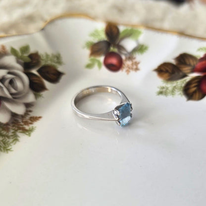 Vintage 14k white gold ring with aquamarine