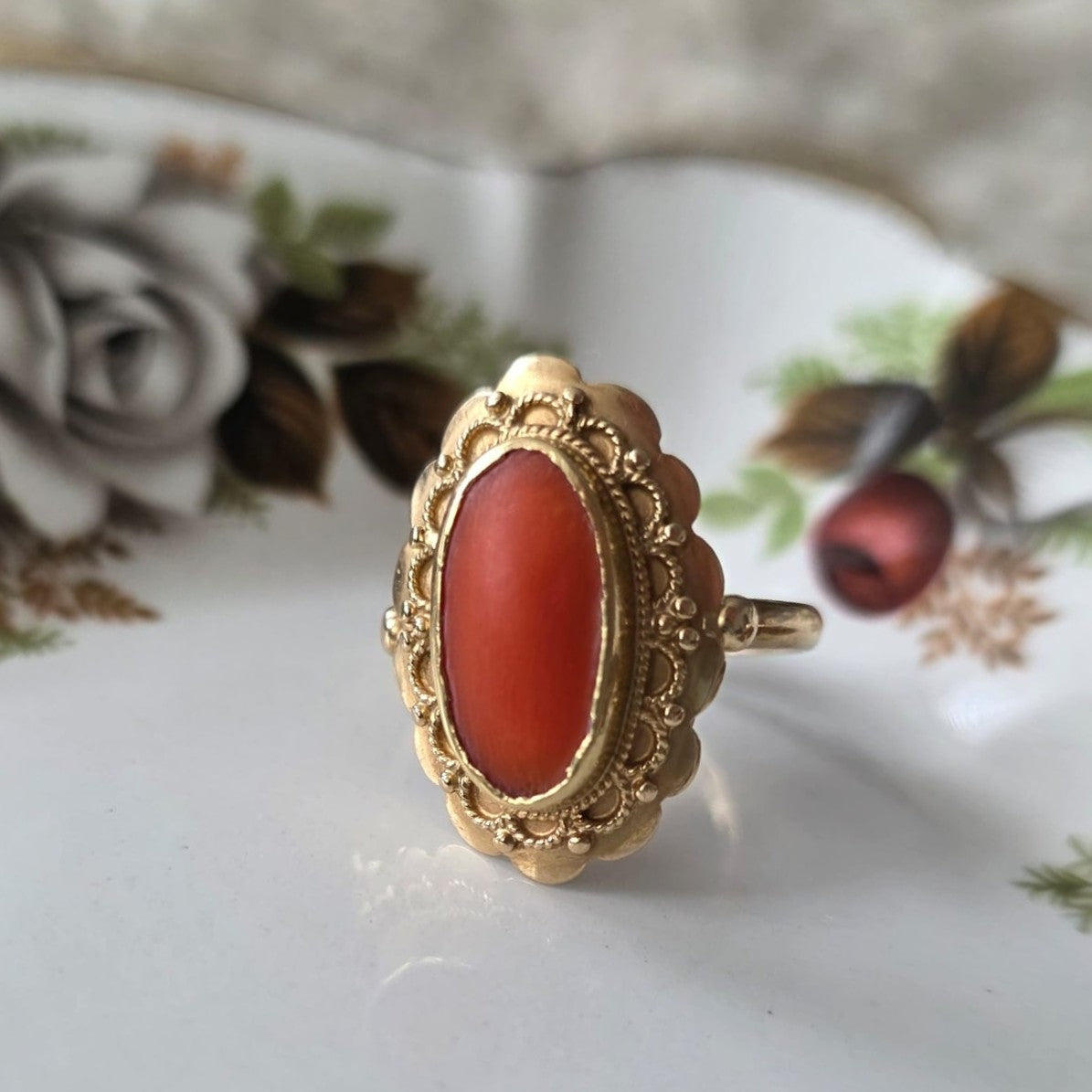 Vintage 14k gouden ring met bloedkoraal