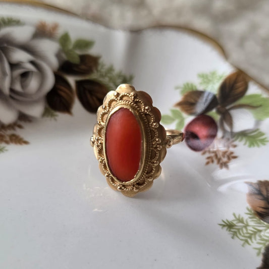 Vintage 14k gouden ring met bloedkoraal
