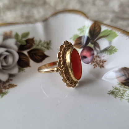 Vintage 14k gouden ring met bloedkoraal