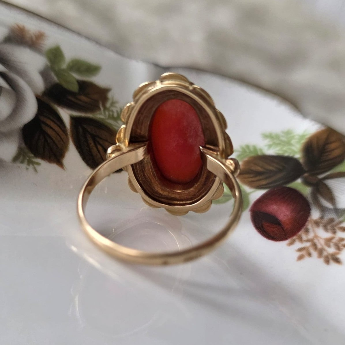 Vintage 14k gouden ring met bloedkoraal