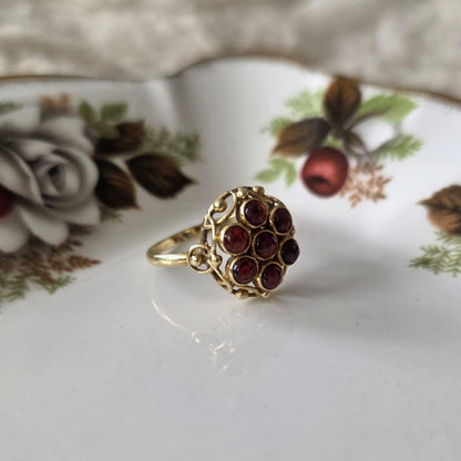 Vintage 14k gouden ring met granaat entourage