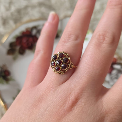 Vintage 14k gouden ring met granaat entourage