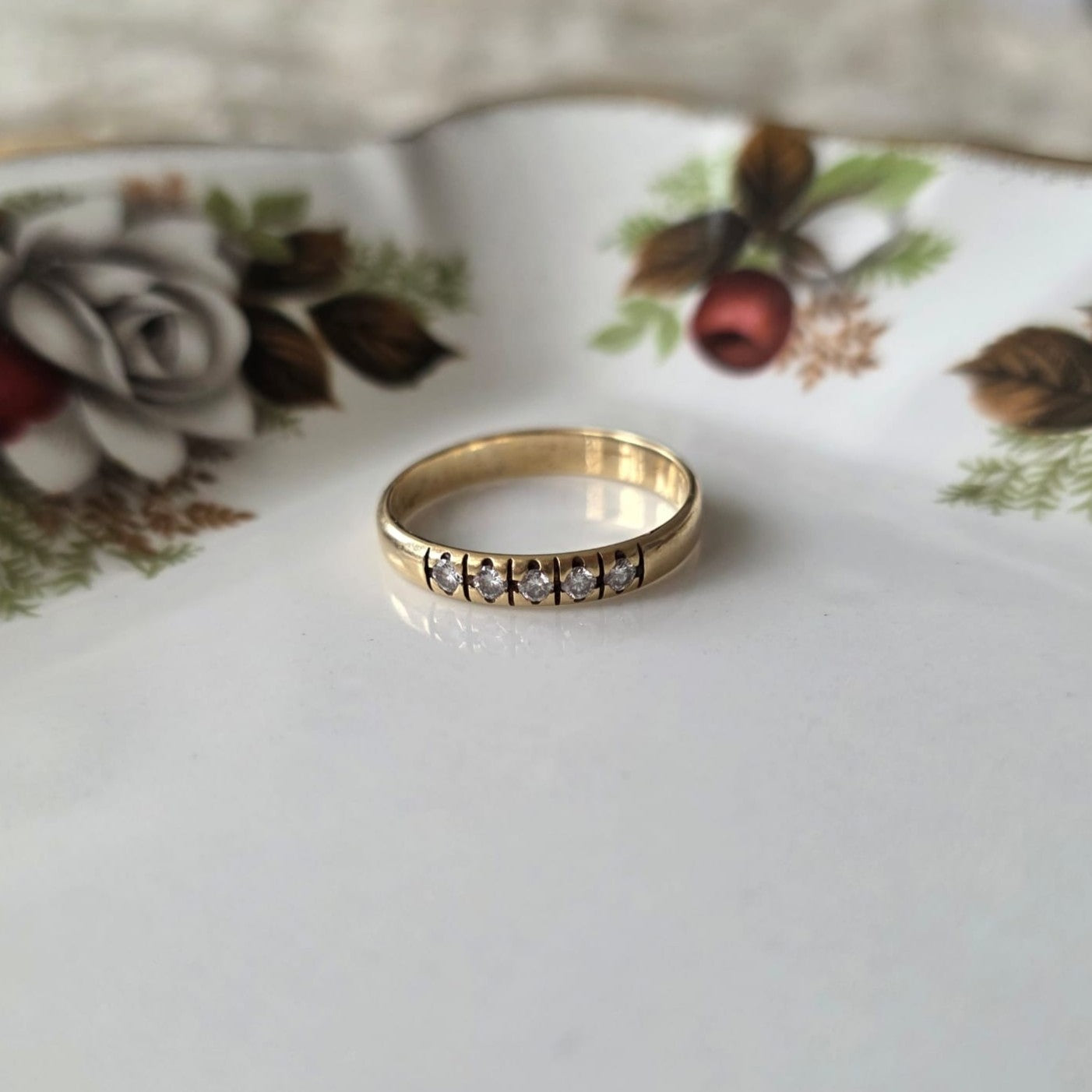 Vintage 14k gouden ring met 5 diamanten
