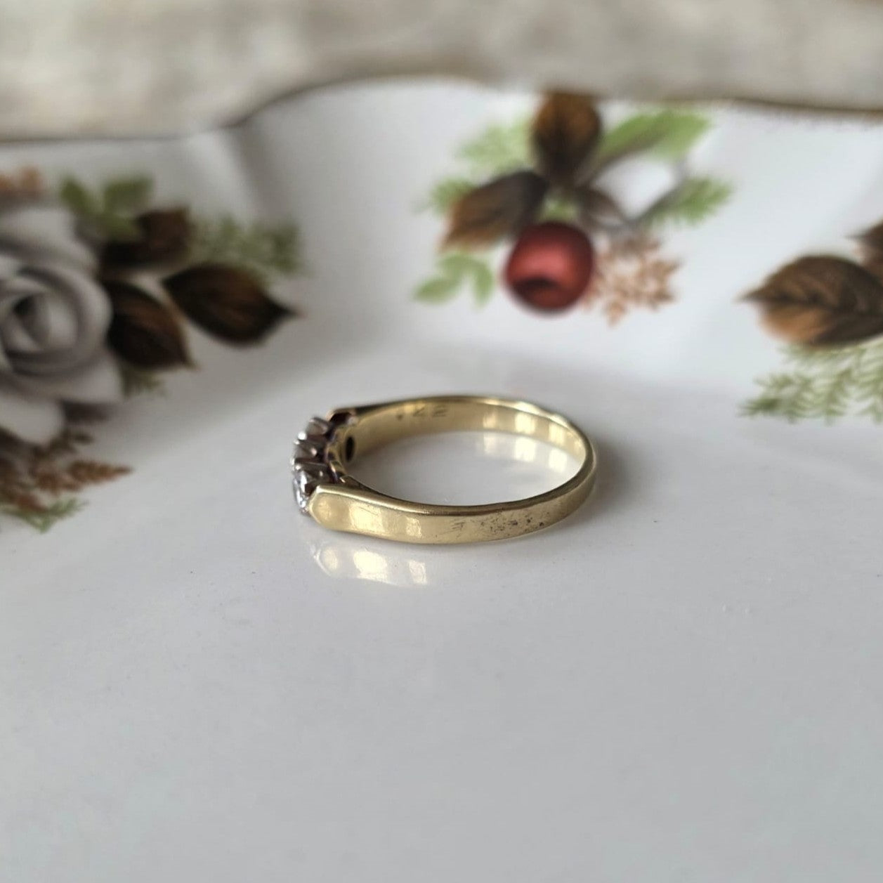 Vintage 14k gouden ring met 3 diamanten