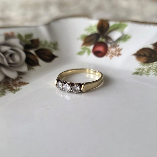 Vintage 14k gouden ring met 3 diamanten