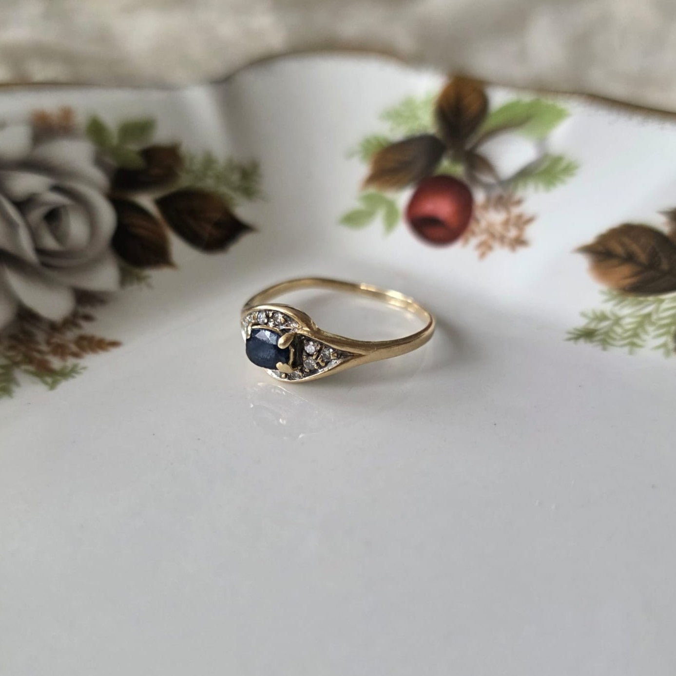Vintage 14k gouden ring met saffier en diamanten