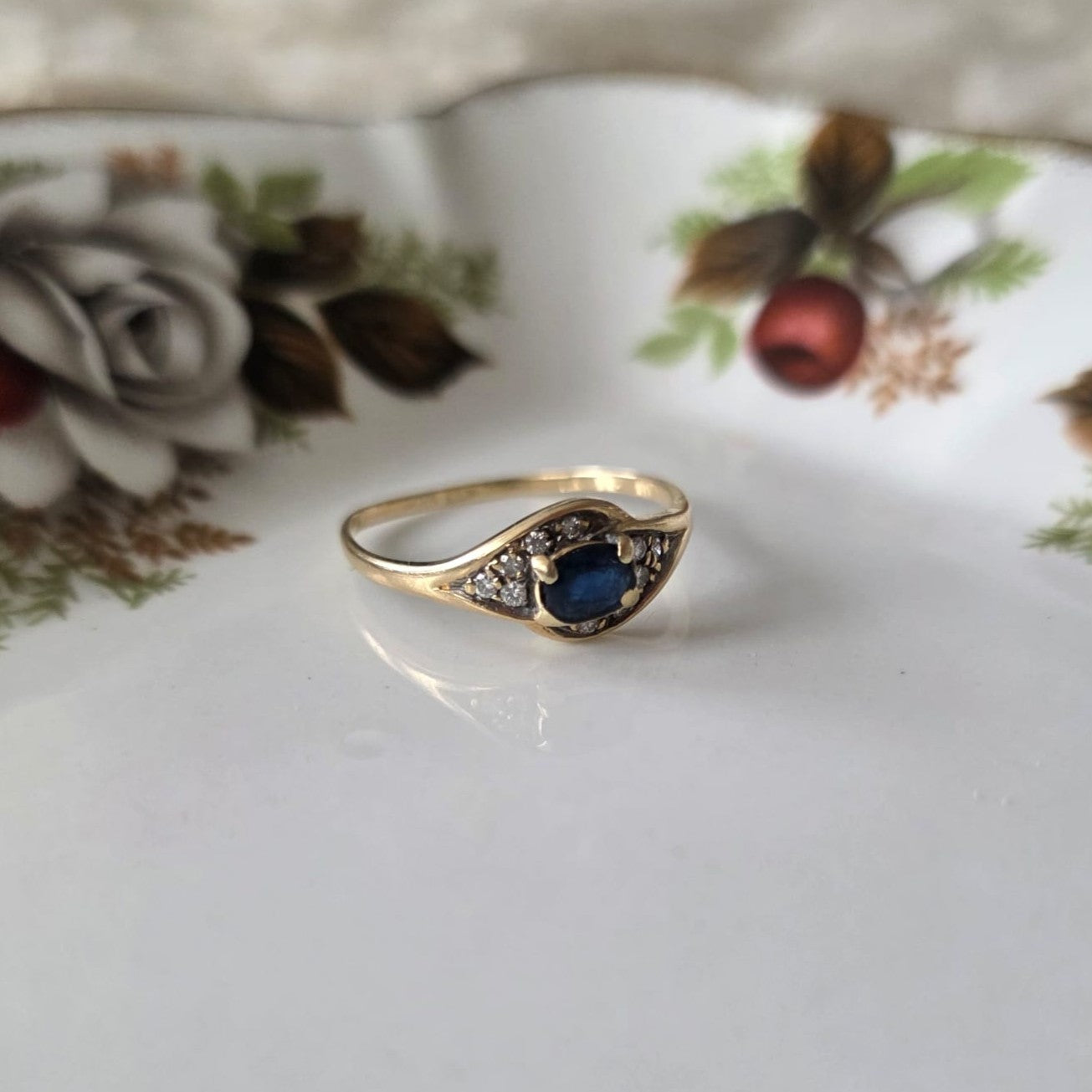 Vintage 14k gouden ring met saffier en diamanten