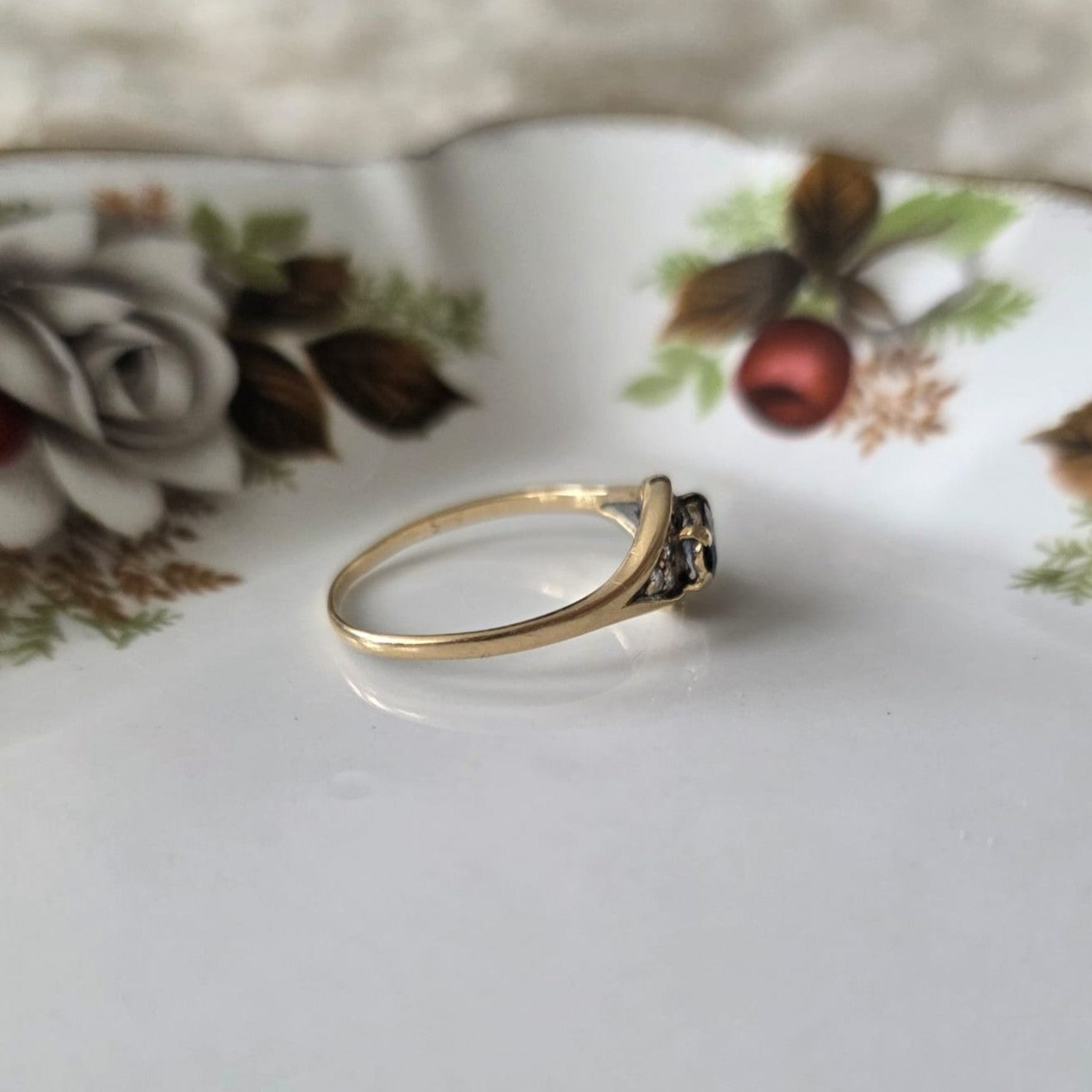 Vintage 14k gouden ring met saffier en diamanten