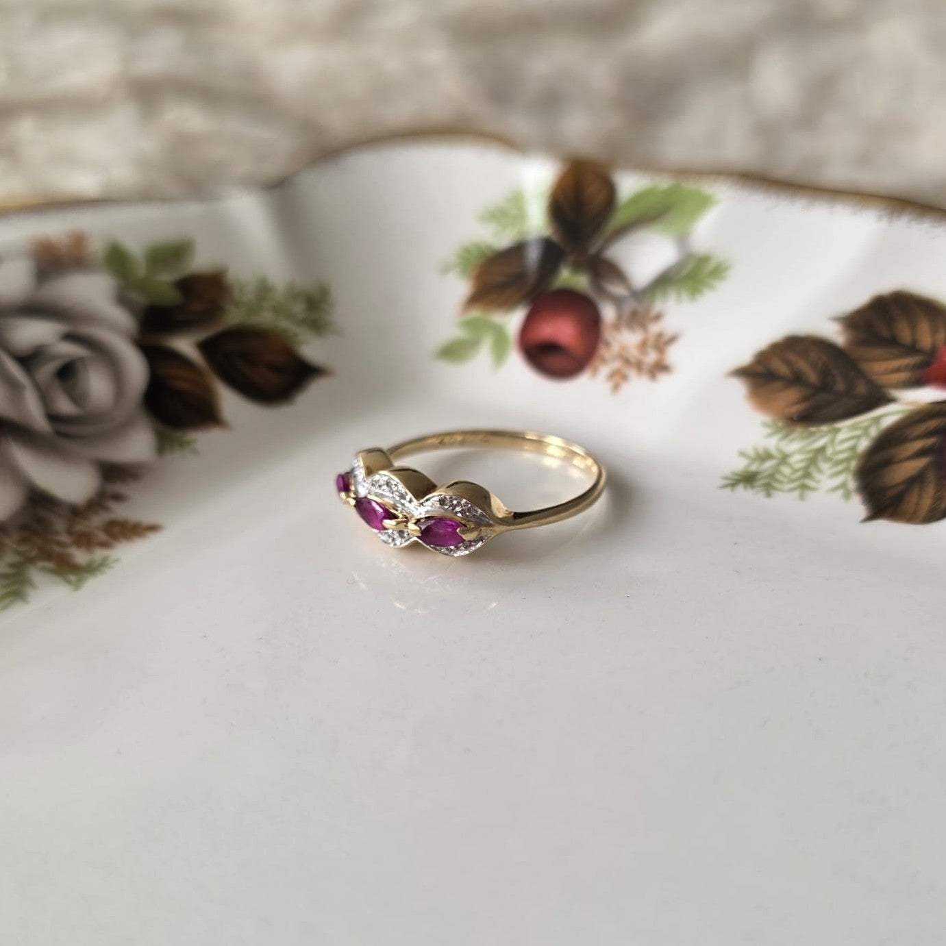 Vintage 14k gouden ring met robijnen en diamanten
