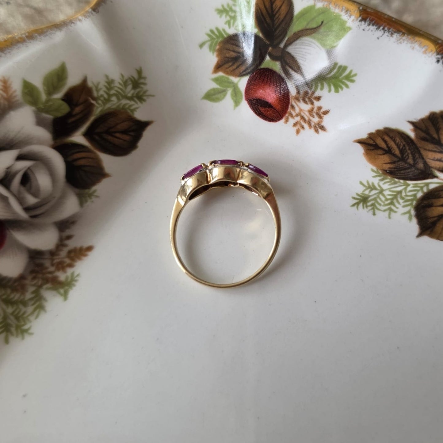 Vintage 14k gouden ring met robijnen en diamanten
