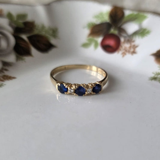 Vintage 14k gouden ring met witte en blauwe zirkonia
