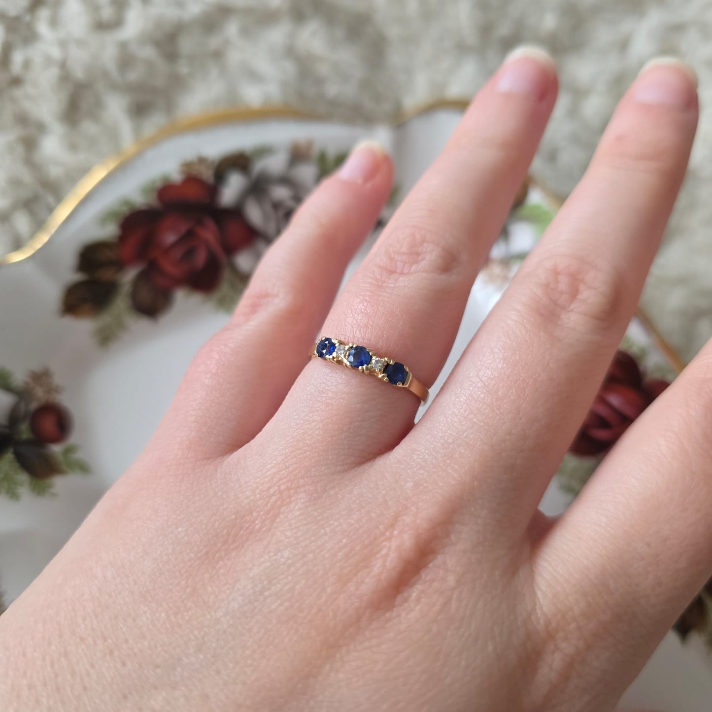 Vintage 14k gouden ring met witte en blauwe zirkonia