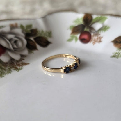 Vintage 14k gouden ring met witte en blauwe zirkonia