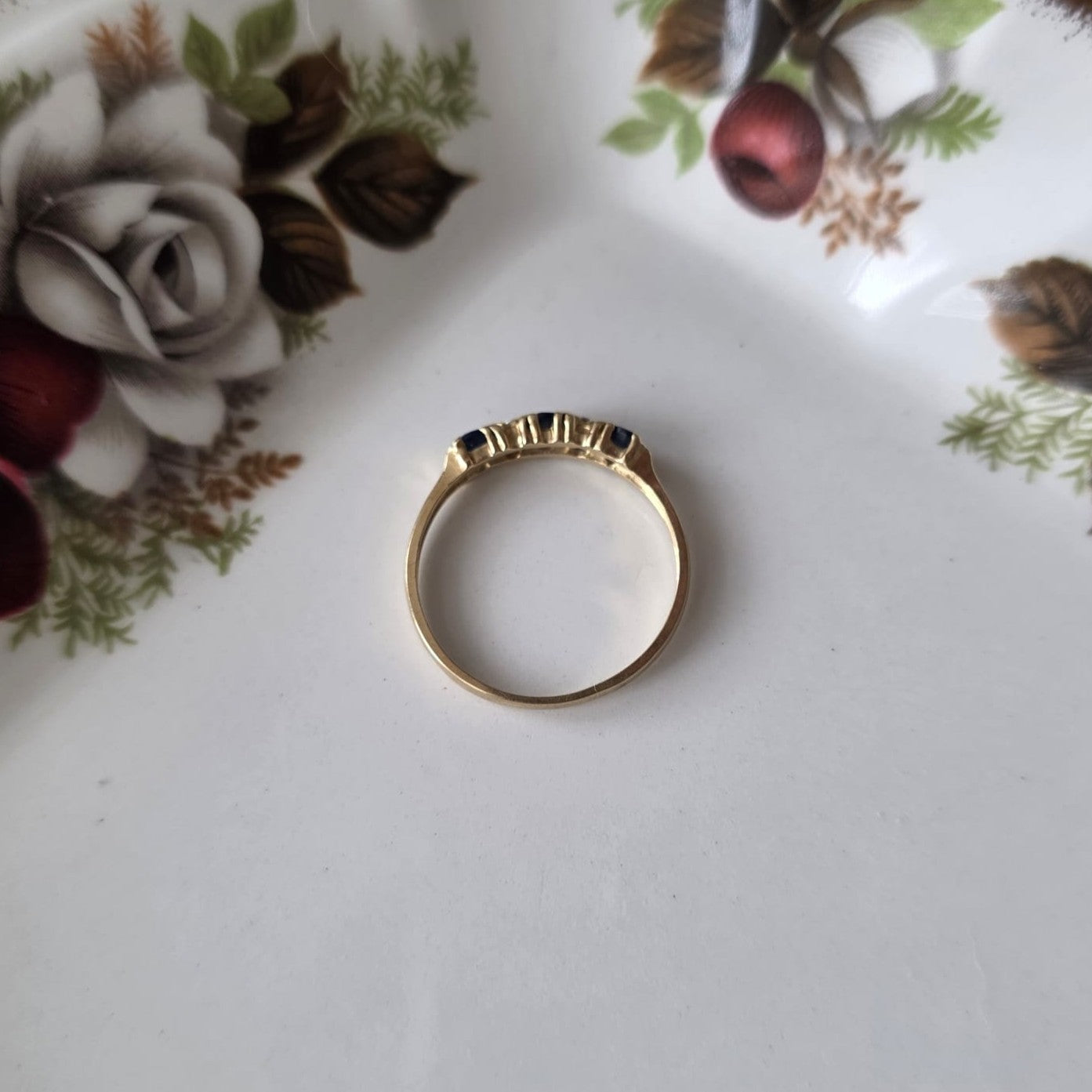 Vintage 14k gouden ring met witte en blauwe zirkonia