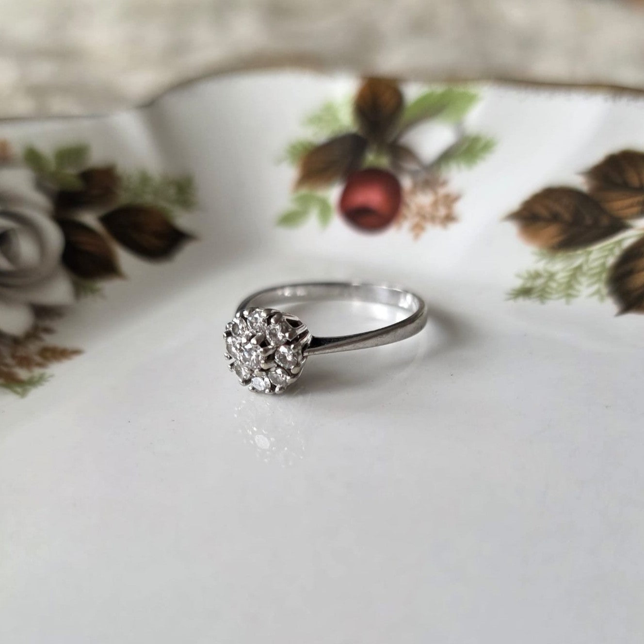 Vintage 14k wit gouden verlovingsring met 9 diamanten