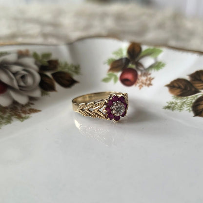 Vintage 8k gouden ring met robijn en diamant