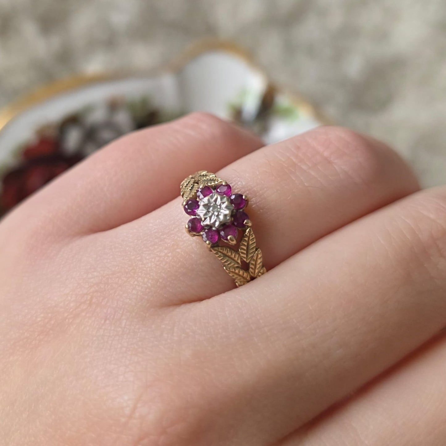 Vintage 8k gouden ring met robijn en diamant