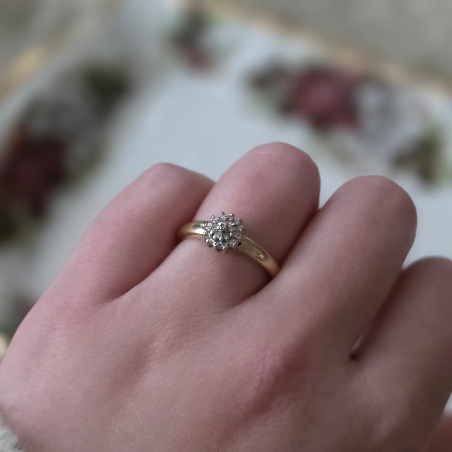 Vintage 18k gold ring with diamonds