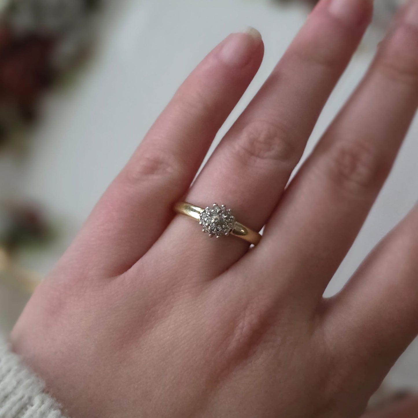 Vintage 18k gold ring with diamonds