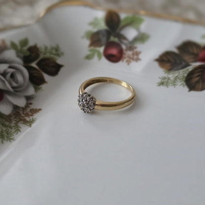 Vintage 18k gold ring with diamonds