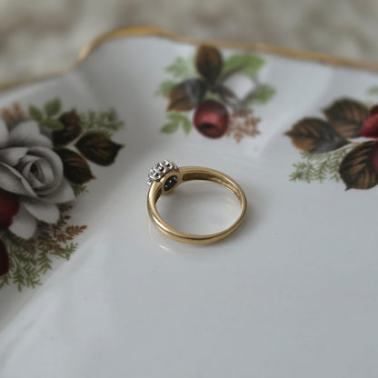 Vintage 18k gold ring with diamonds