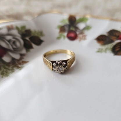 Vintage 18k gouden verlovingsring met diamant bark finish