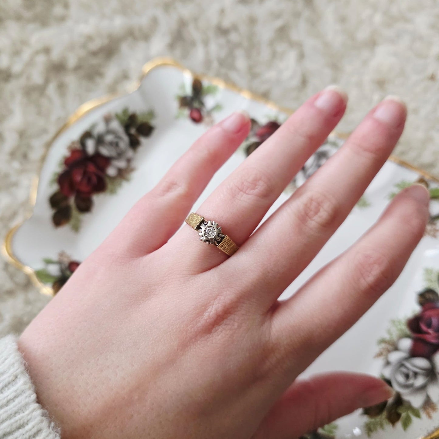 Vintage 18k gouden verlovingsring met diamant bark finish