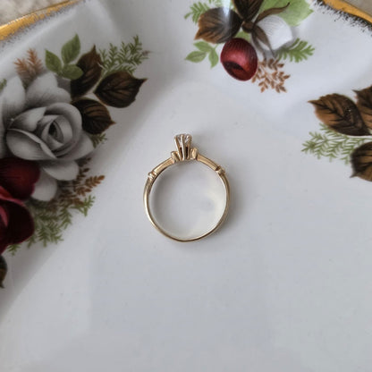 Vintage 18k gold ring with diamonds