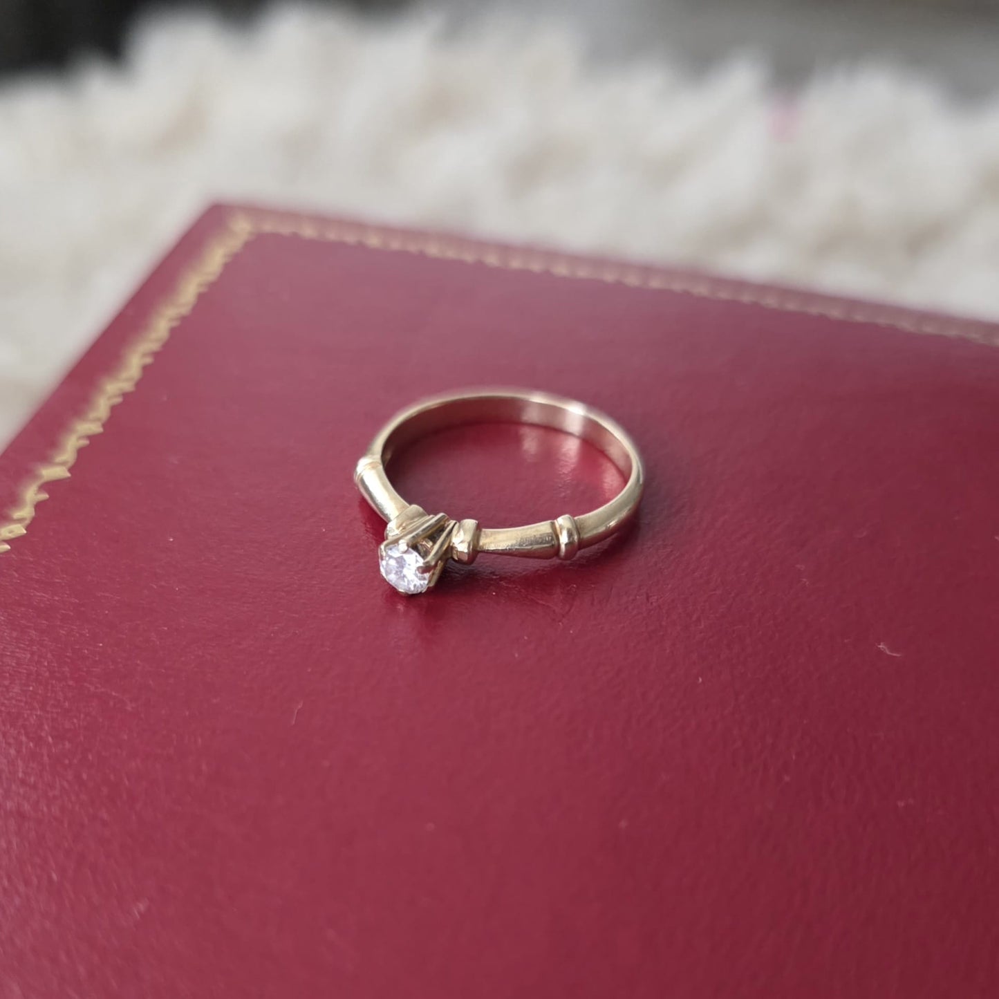 Vintage 18k gold ring with diamonds
