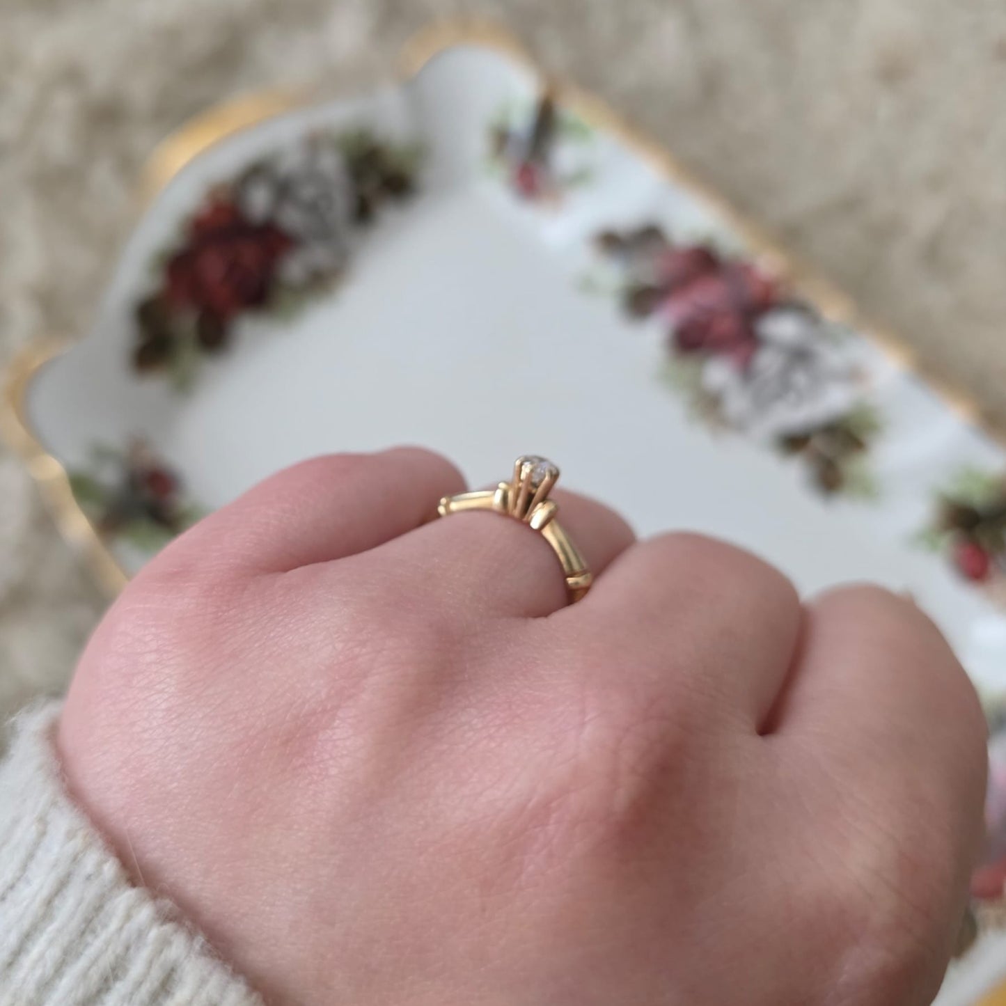 Vintage 18k gold ring with diamonds