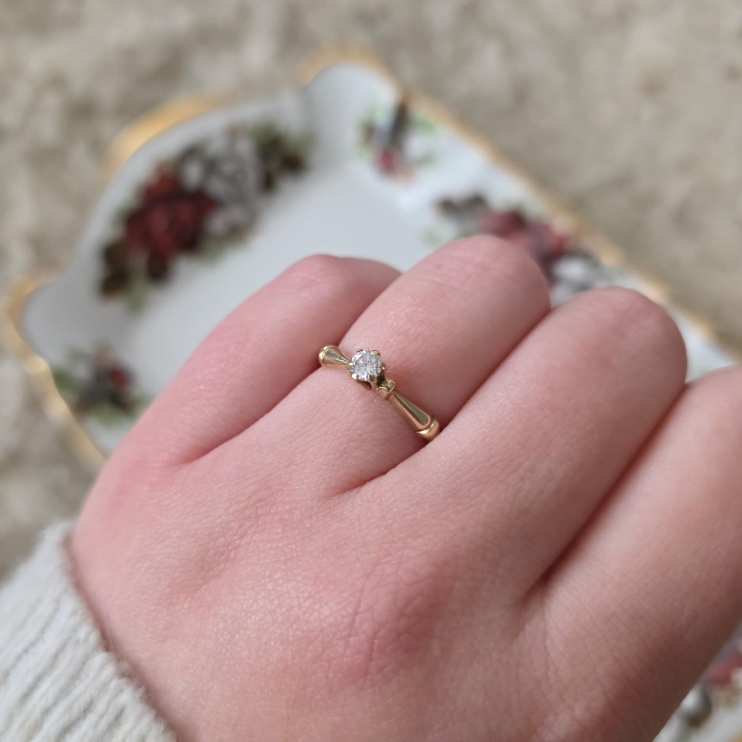 Vintage 18k gold ring with diamonds
