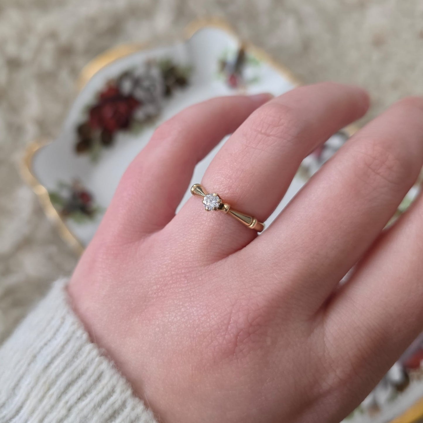 Vintage 18k gold ring with diamonds