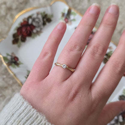 Vintage 18k gold ring with diamonds