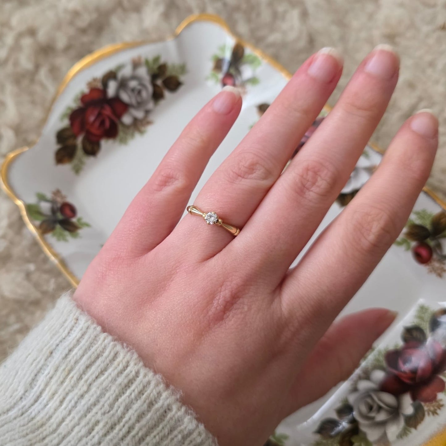 Vintage 18k gold ring with diamonds