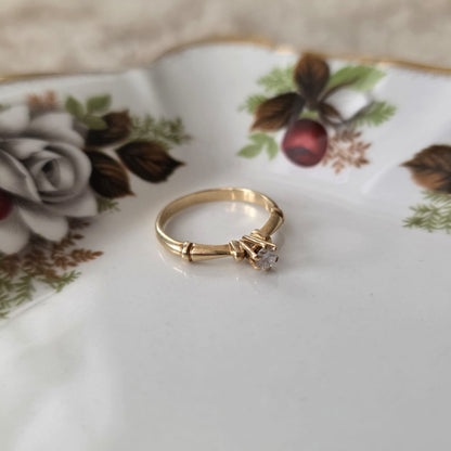 Vintage 18k gold ring with diamonds