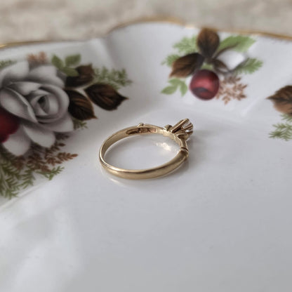 Vintage 18k gold ring with diamonds