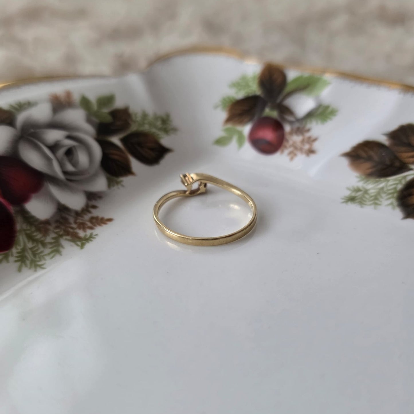 Vintage 14k gouden ring met twee diamantjes