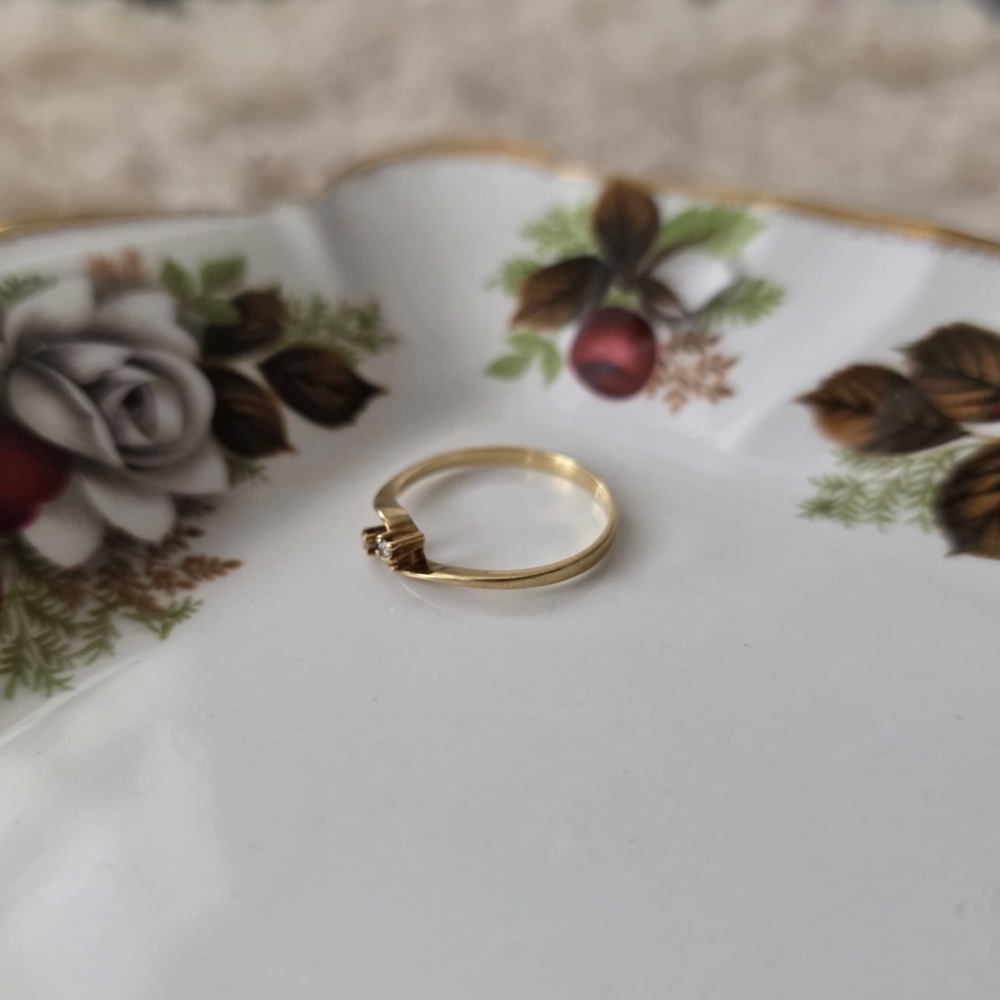 Vintage 14k gouden ring met twee diamantjes