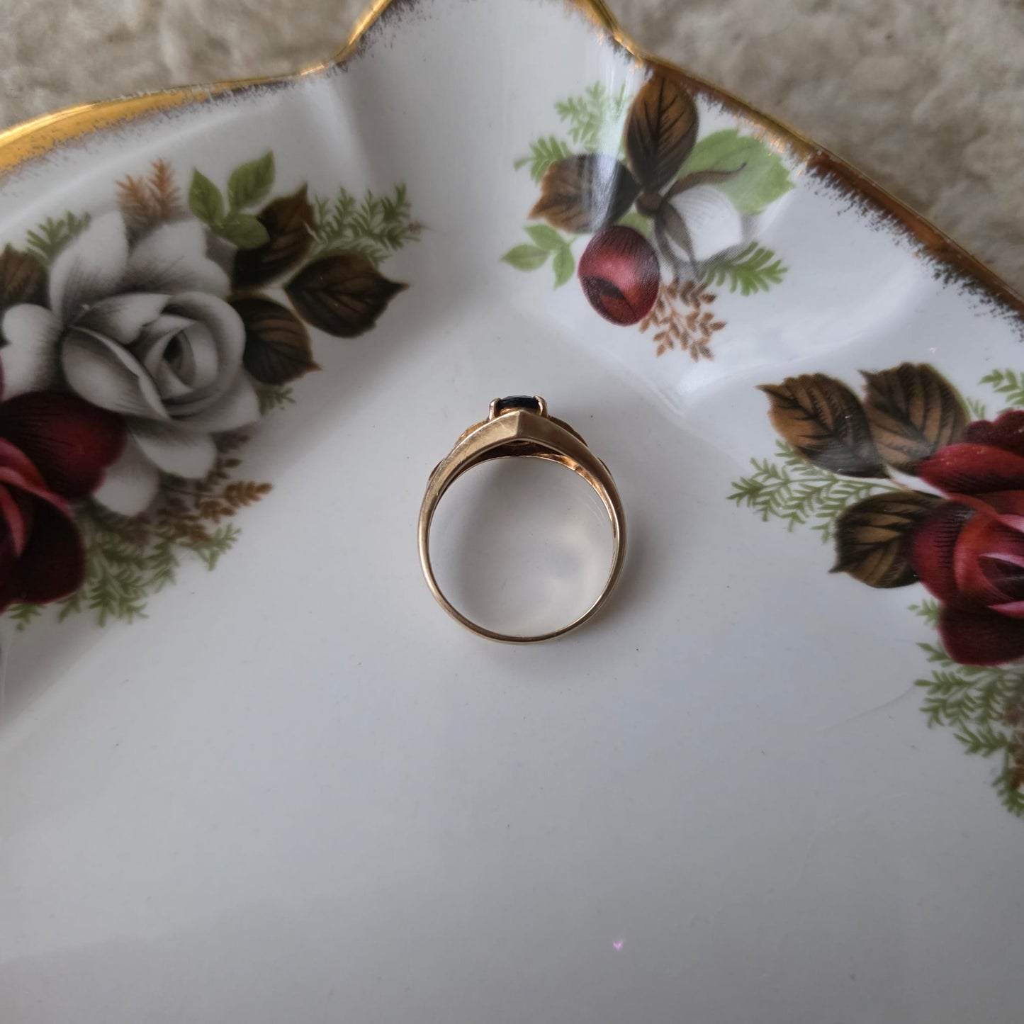 Vintage 14k gouden ring met saffier en diamantjes