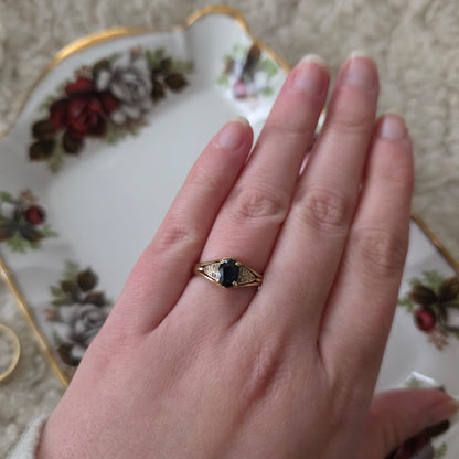 Vintage 14k gouden ring met saffier en diamantjes