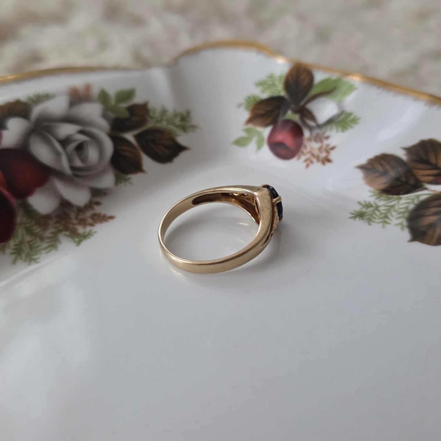 Vintage 14k gouden ring met saffier en diamantjes