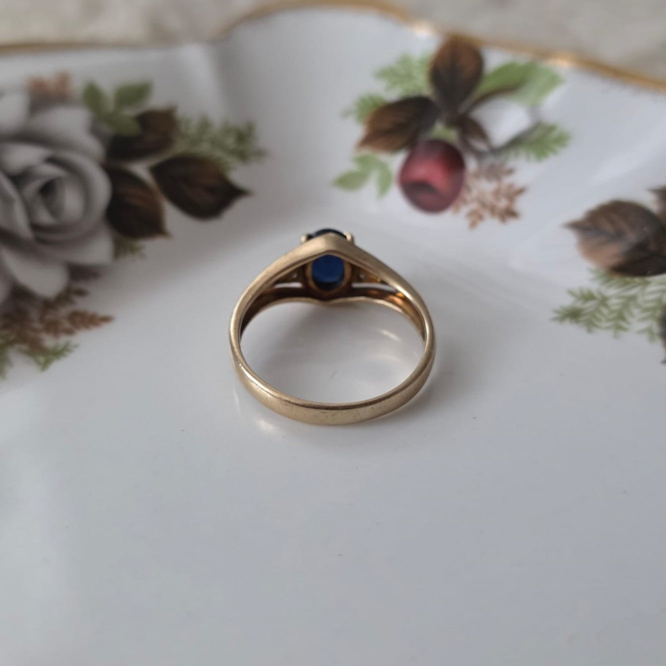 Vintage 14k gouden ring met saffier en diamantjes