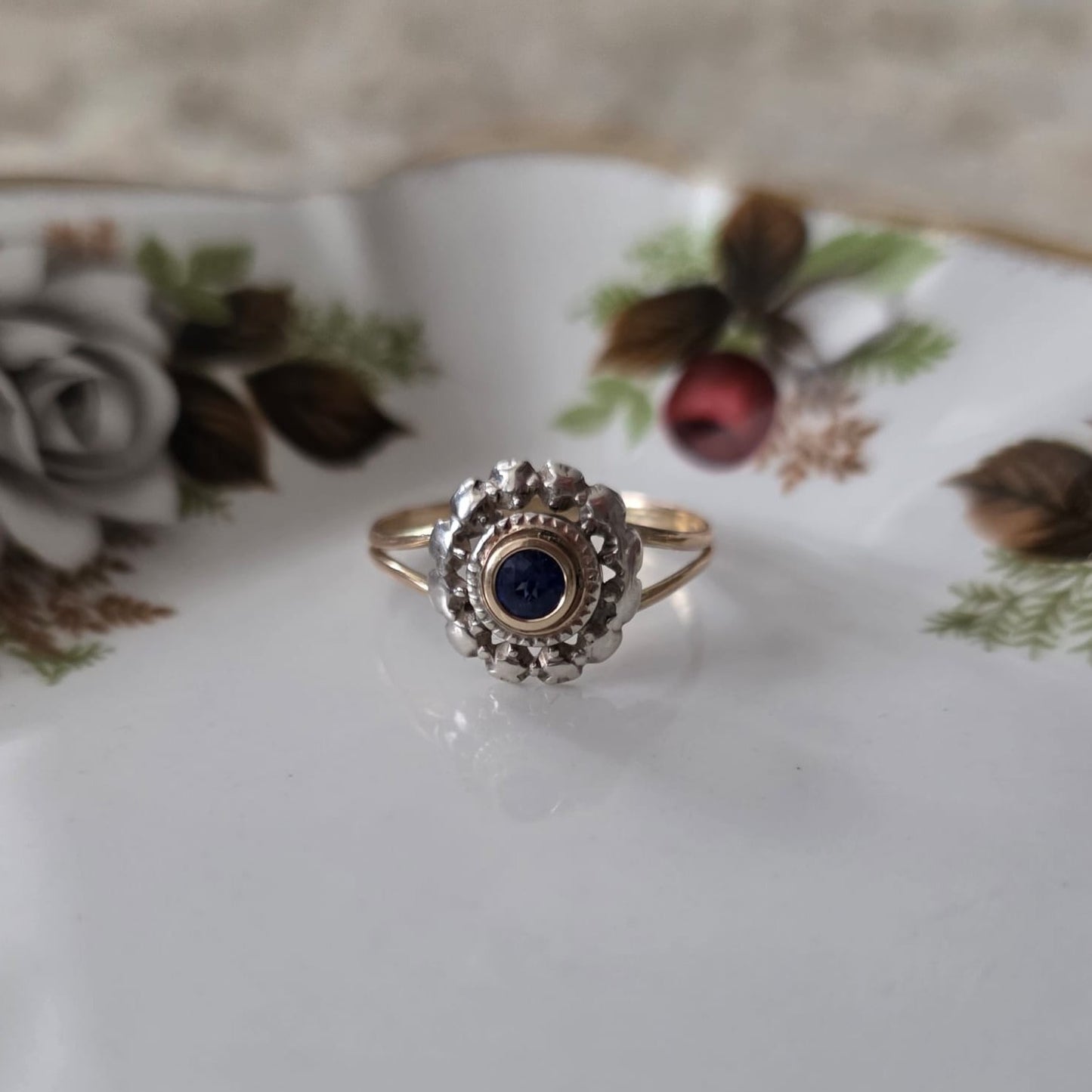 Antieke 14k gouden ring met zilveren kop en saffier