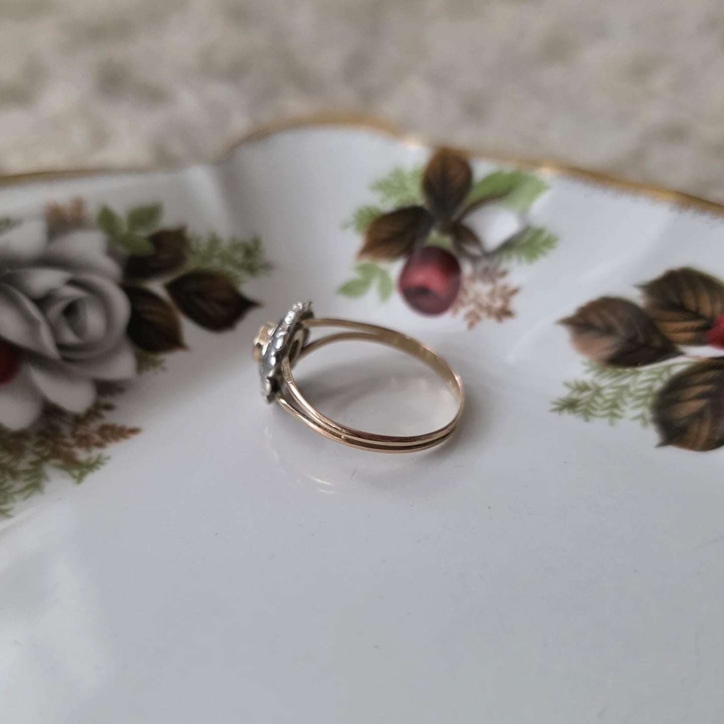Antieke 14k gouden ring met zilveren kop en saffier