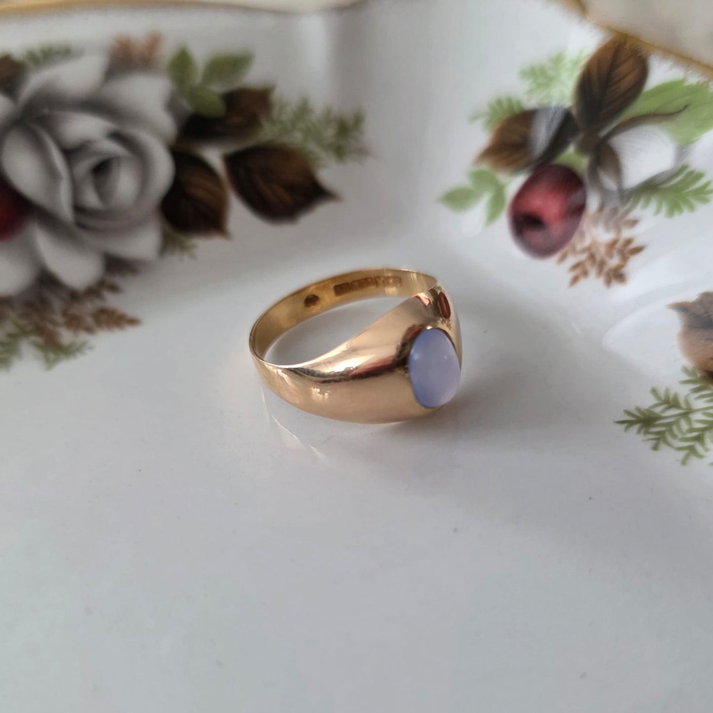Vintage 18k gouden zegelring met chalcedoon