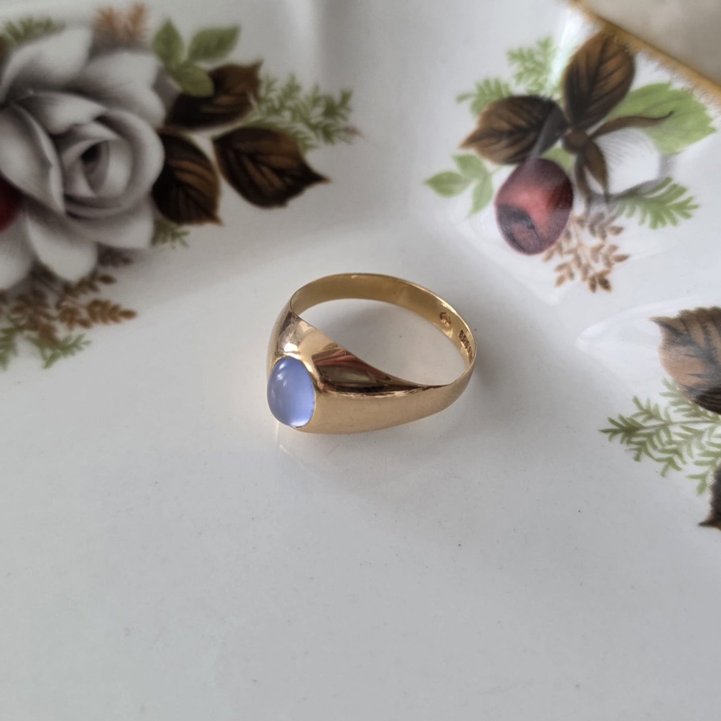 Vintage 18k gouden zegelring met chalcedoon